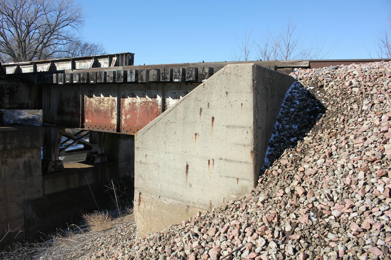 North abutment